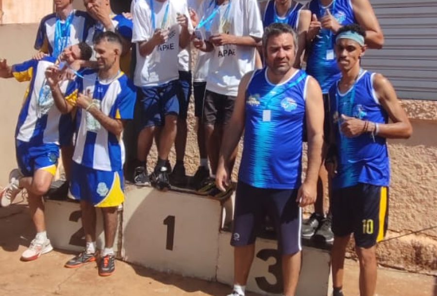 Alunos da APAE de Assis/SP se destacam no Regional de Atletismo 2025 com garra, talento e conquistas no pódio
