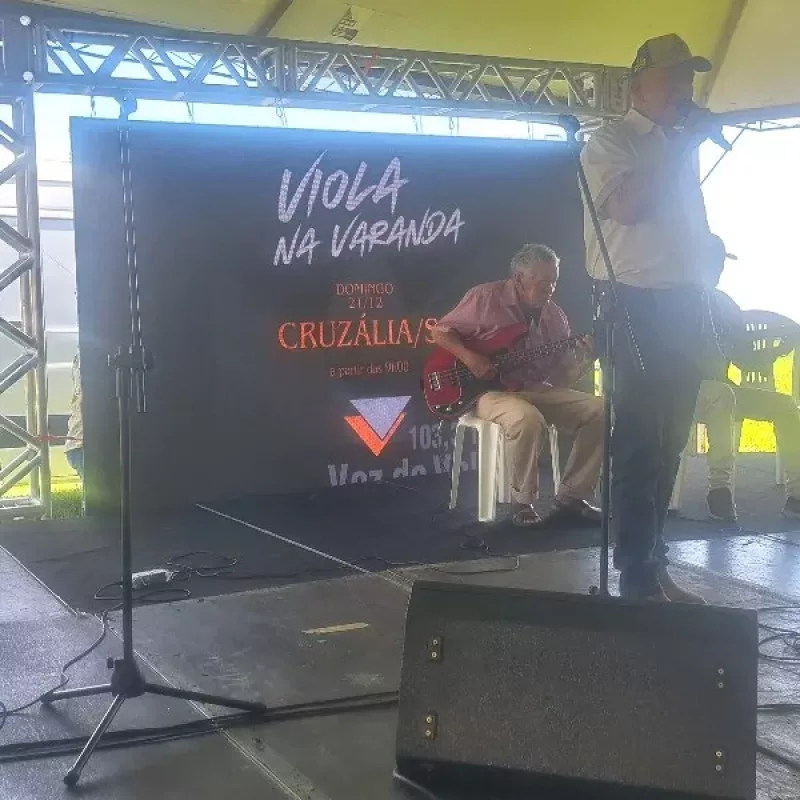 Viola na Varanda em Cruzália – Dez2025