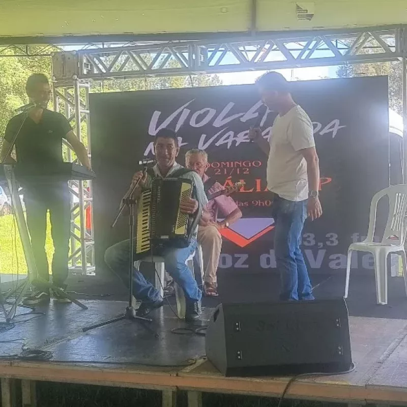 Viola na Varanda em Cruzália – Dez2025