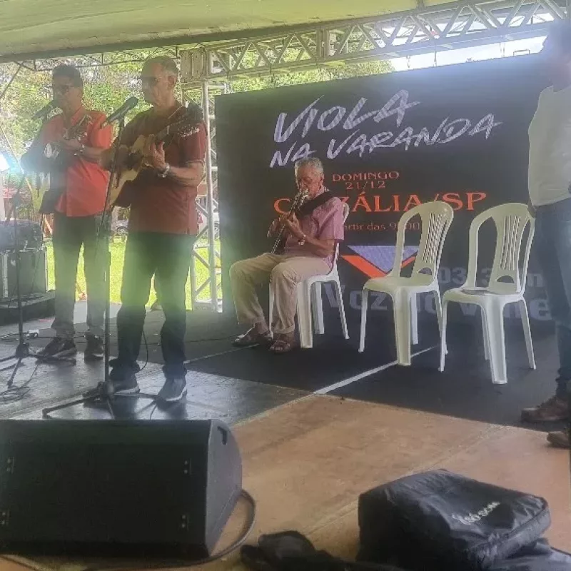 Viola na Varanda em Cruzália – Dez2025