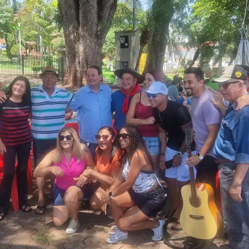 Viola na Varanda em Lutécia – Nov2025