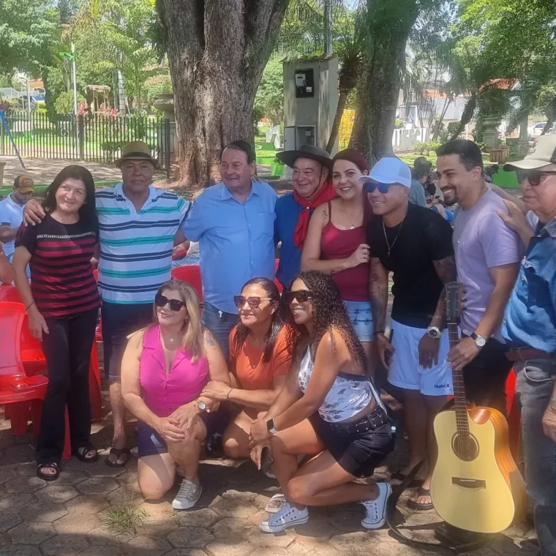 Viola na Varanda em Lutécia – Nov2025