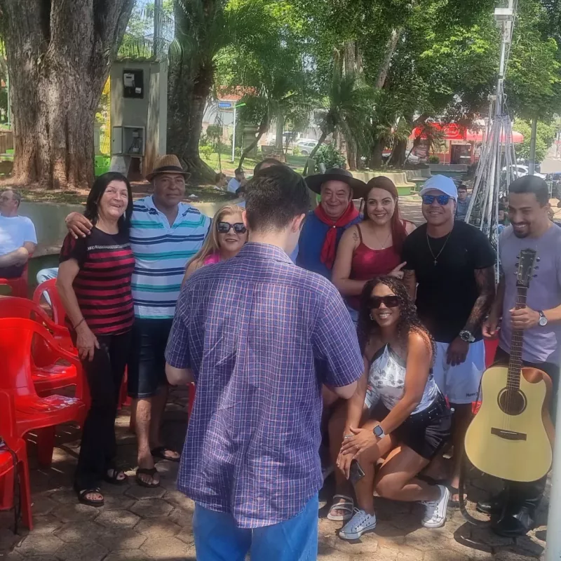Viola na Varanda em Lutécia – Nov2025