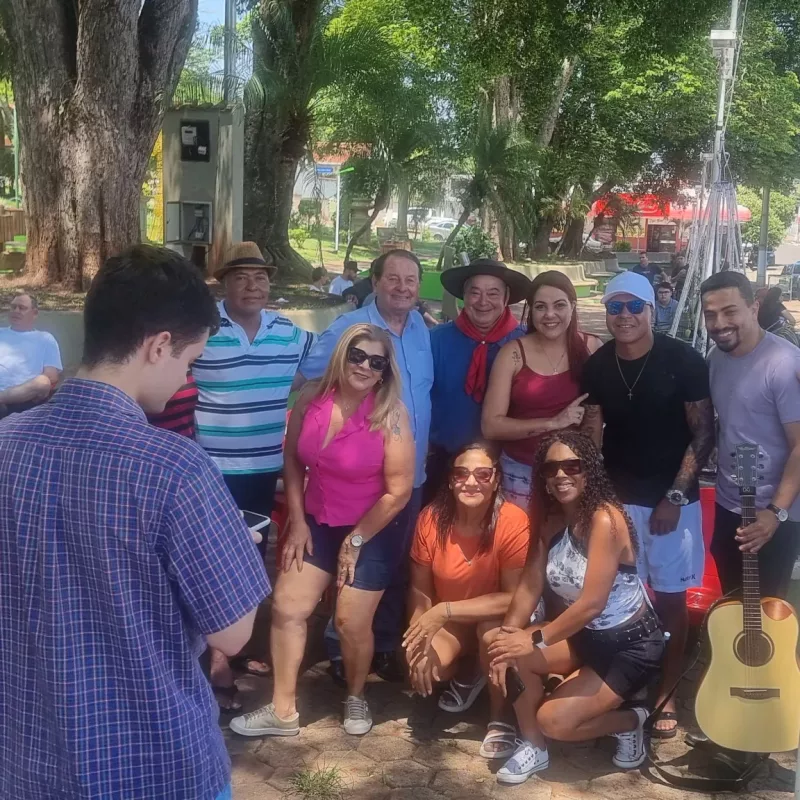Viola na Varanda em Lutécia – Nov2025
