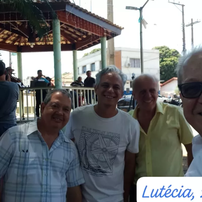 Viola na Varanda em Lutécia – Nov2025